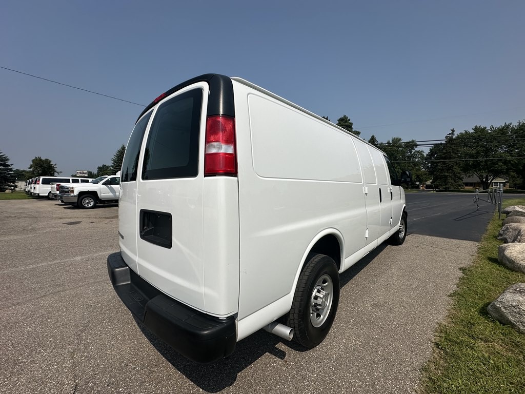2021 Chevrolet Express Image 9