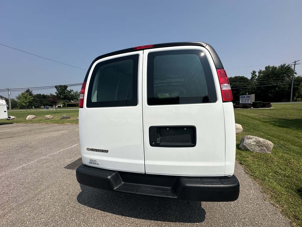 2021 Chevrolet Express Image 10