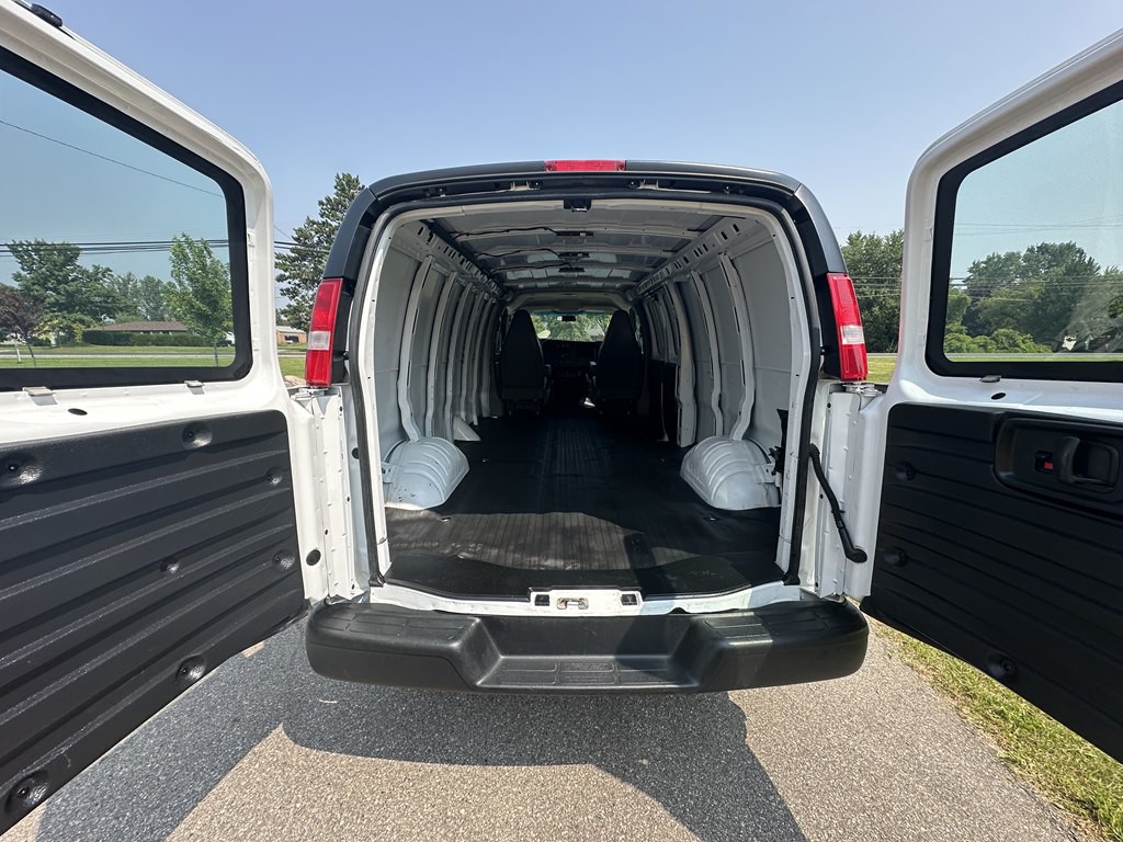 2021 Chevrolet Express Image 11