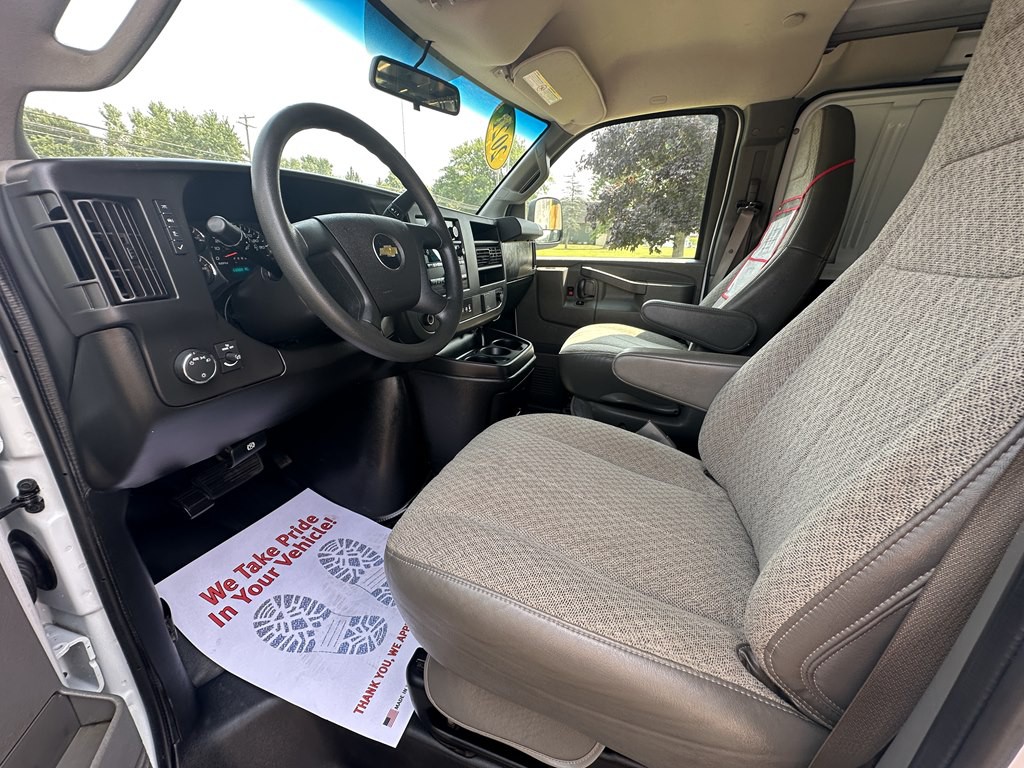 2021 Chevrolet Express Image 18