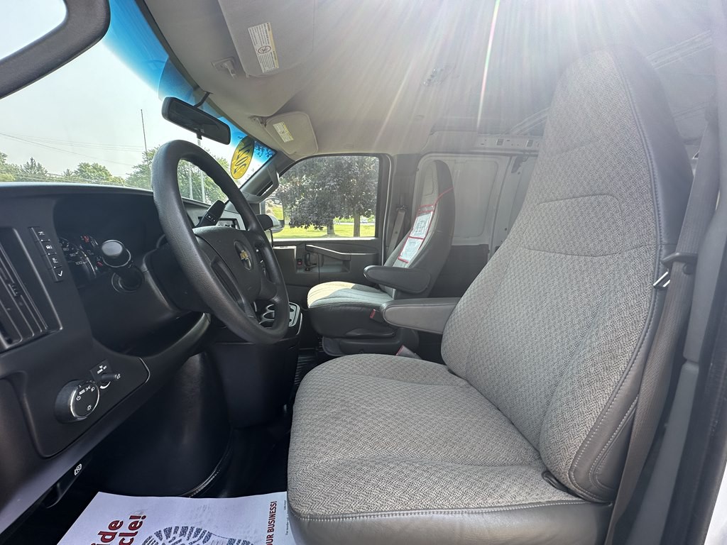 2021 Chevrolet Express Image 19
