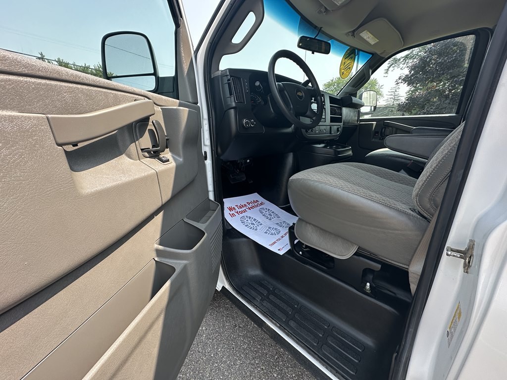2021 Chevrolet Express Image 20