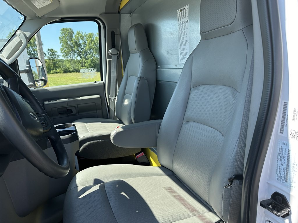 2024 Ford 16 Box Truck Image 6