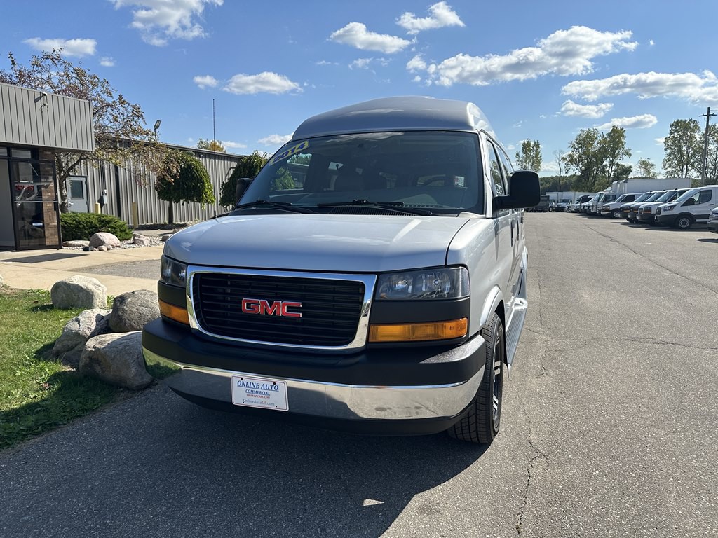 2014 GMC Savana Image 2