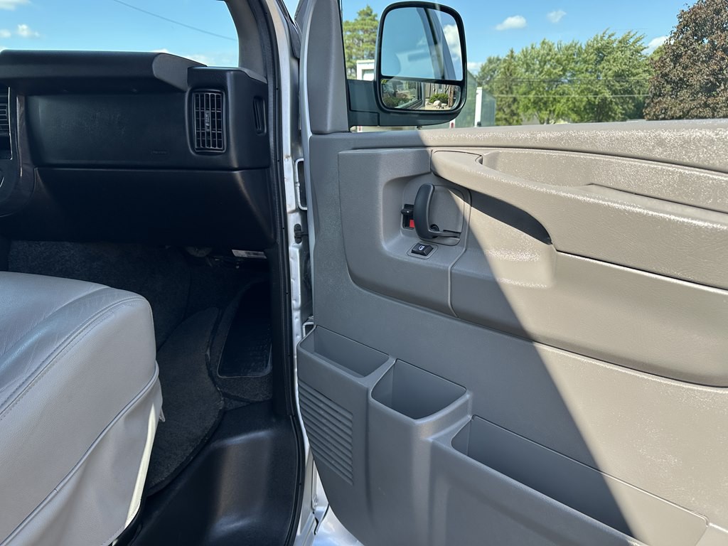 2014 GMC Savana Image 6