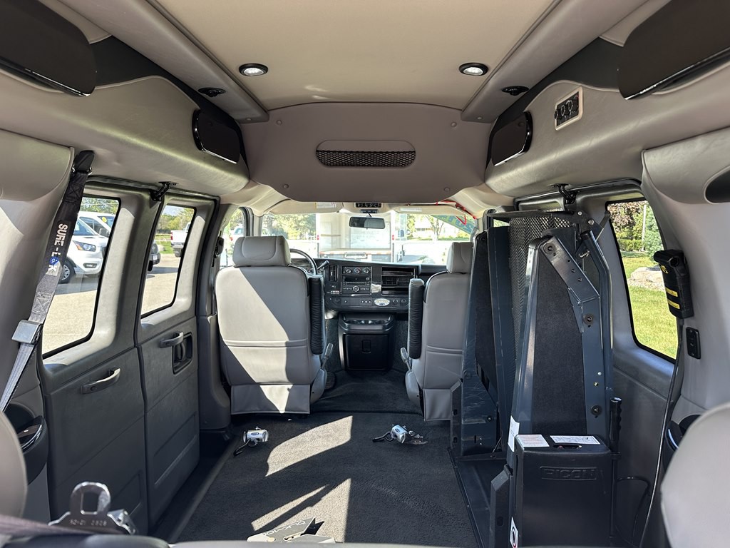 2014 GMC Savana Image 8