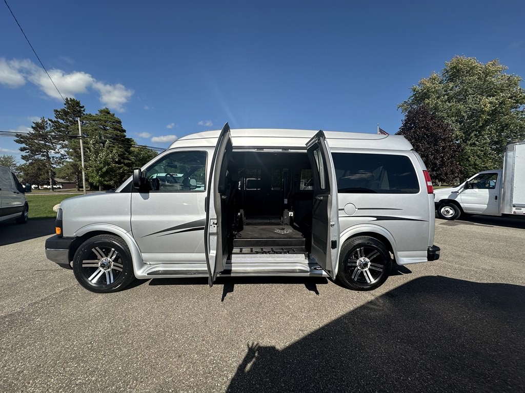 2014 GMC Savana Image 10