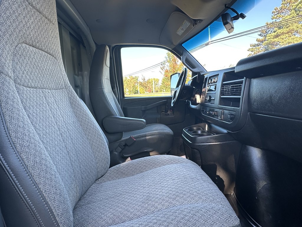 2020 GMC Savana Image 5