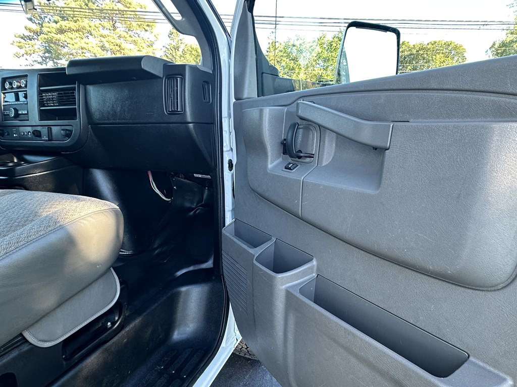 2020 GMC Savana Image 6