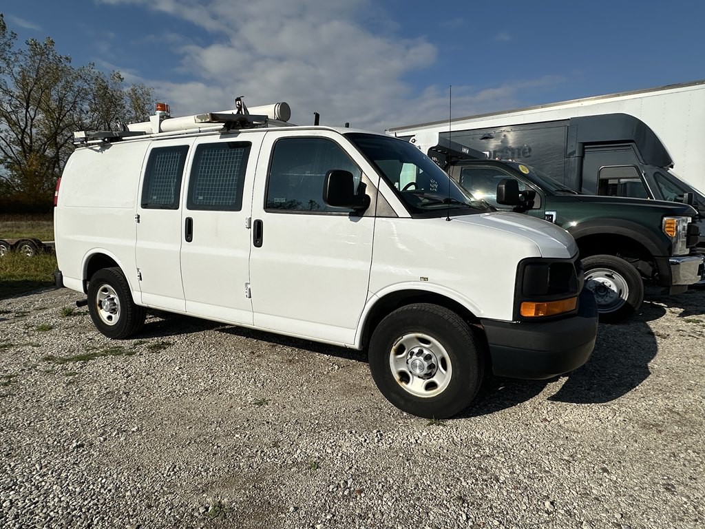 2015 Chevrolet Silverado 2500 Image 2