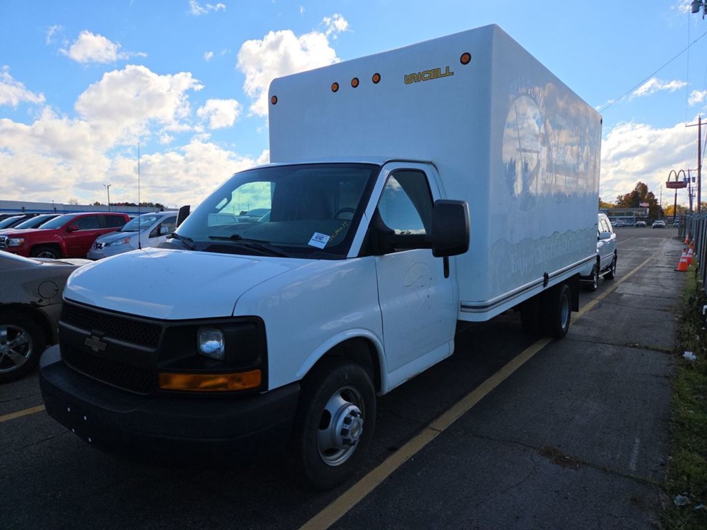 2016 Chevrolet Express Image 4