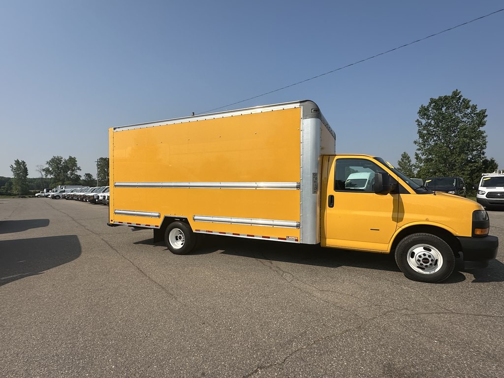 2021 GMC Savana Image 4