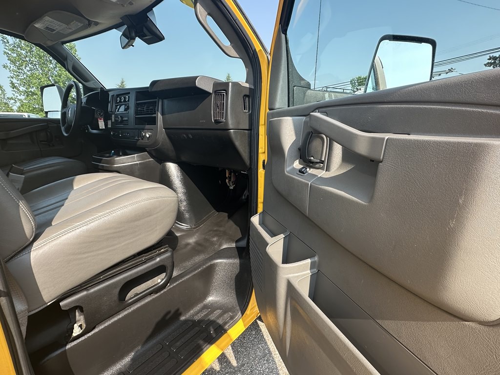 2021 GMC Savana Image 6