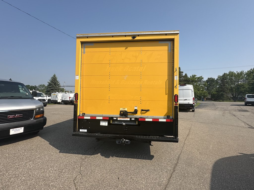 2021 GMC Savana Image 8