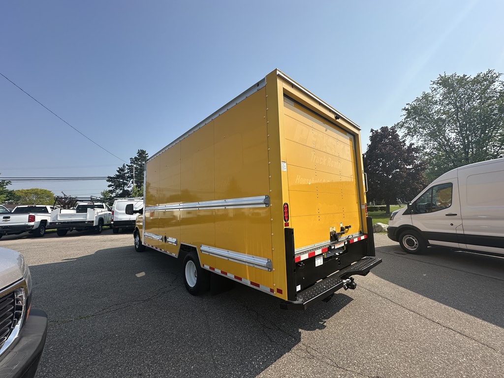 2021 GMC Savana Image 10