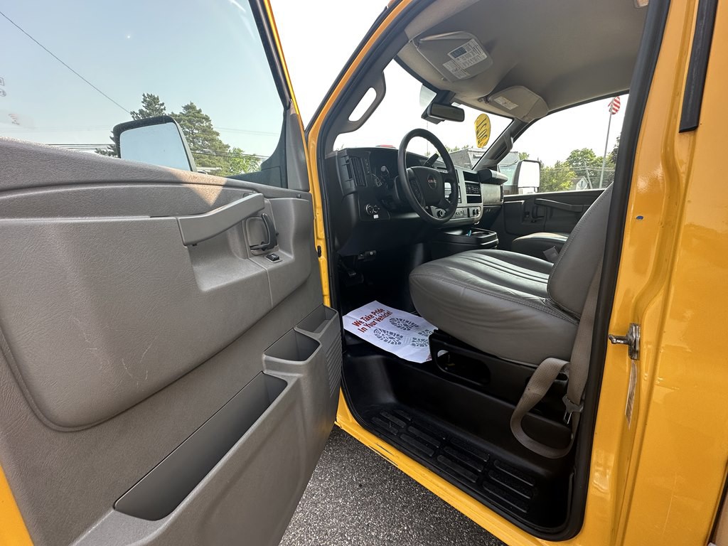 2021 GMC Savana Image 13