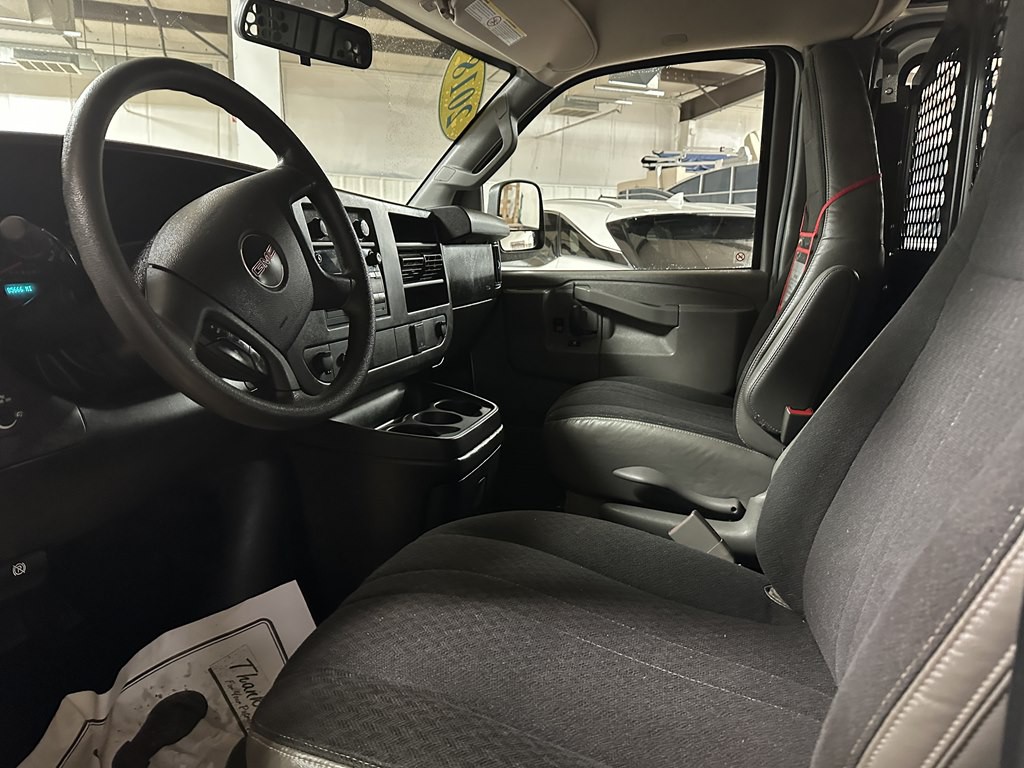 2018 GMC Savana Image 11