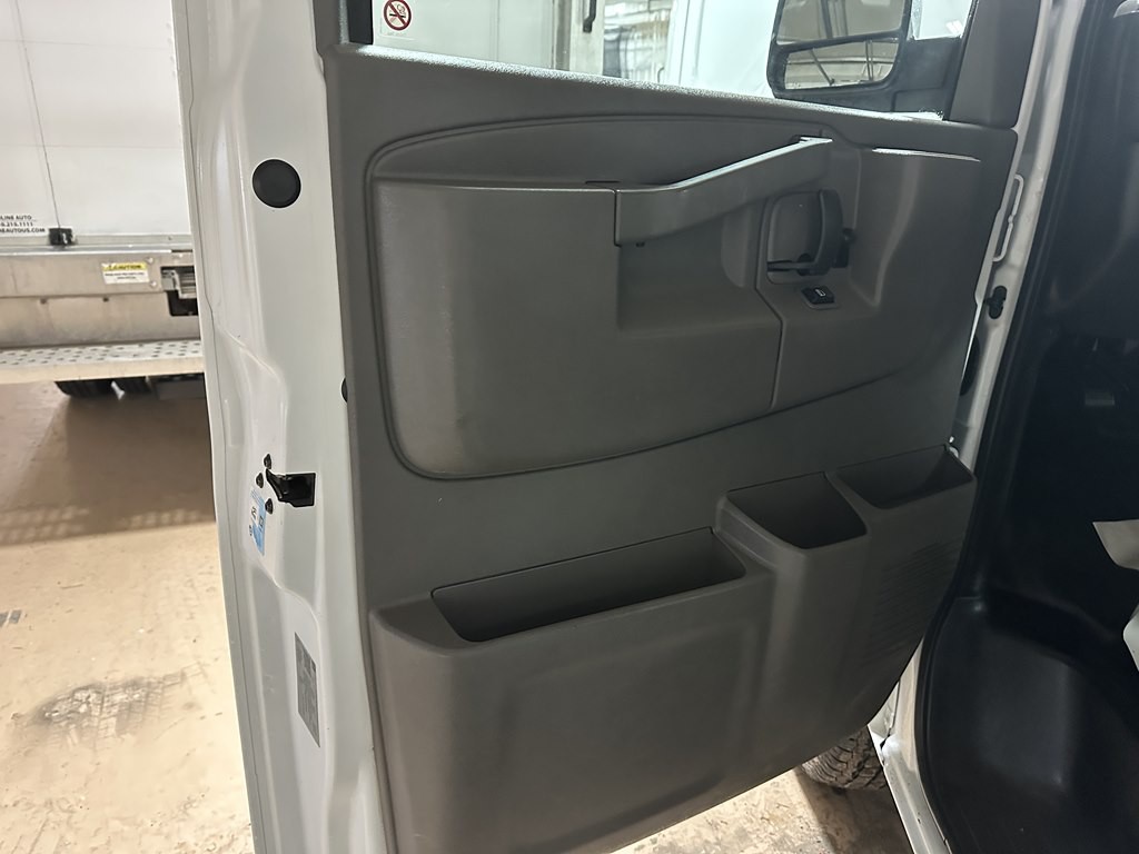 2018 GMC Savana Image 12