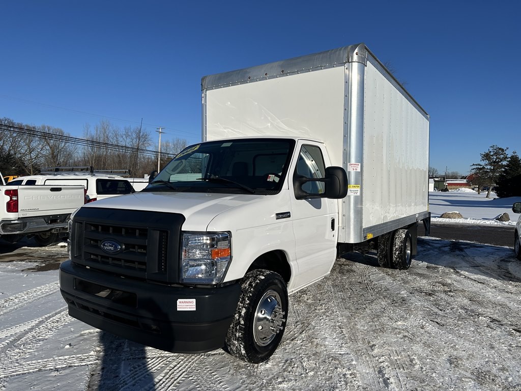 2022 Ford Econoline Image 2