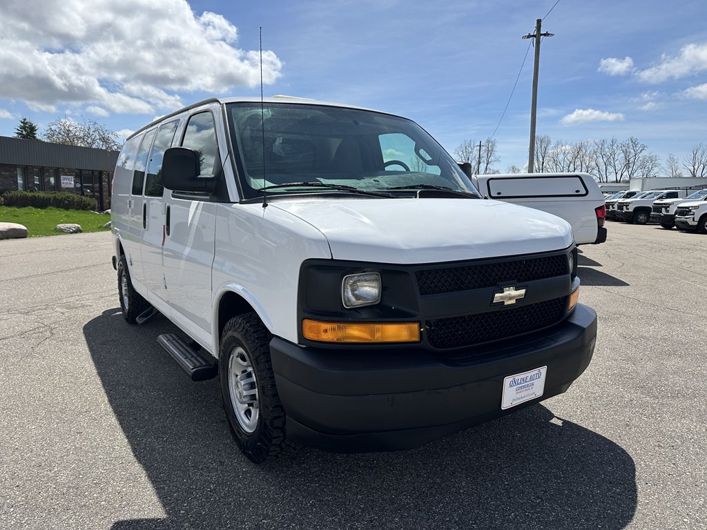 2017 Chevrolet Express Image 3