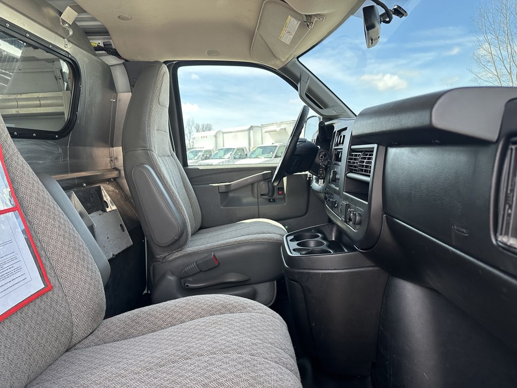 2017 Chevrolet Express Image 5