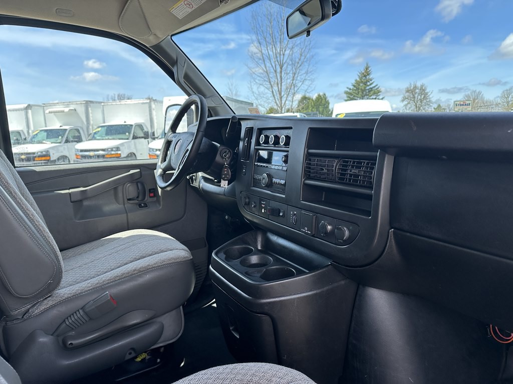 2017 Chevrolet Express Image 6