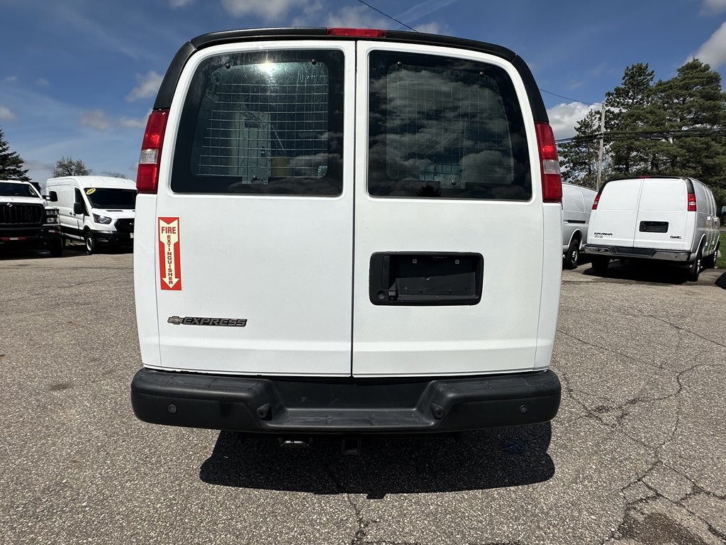 2017 Chevrolet Express Image 13