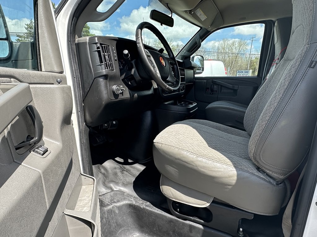 2017 Chevrolet Express Image 16