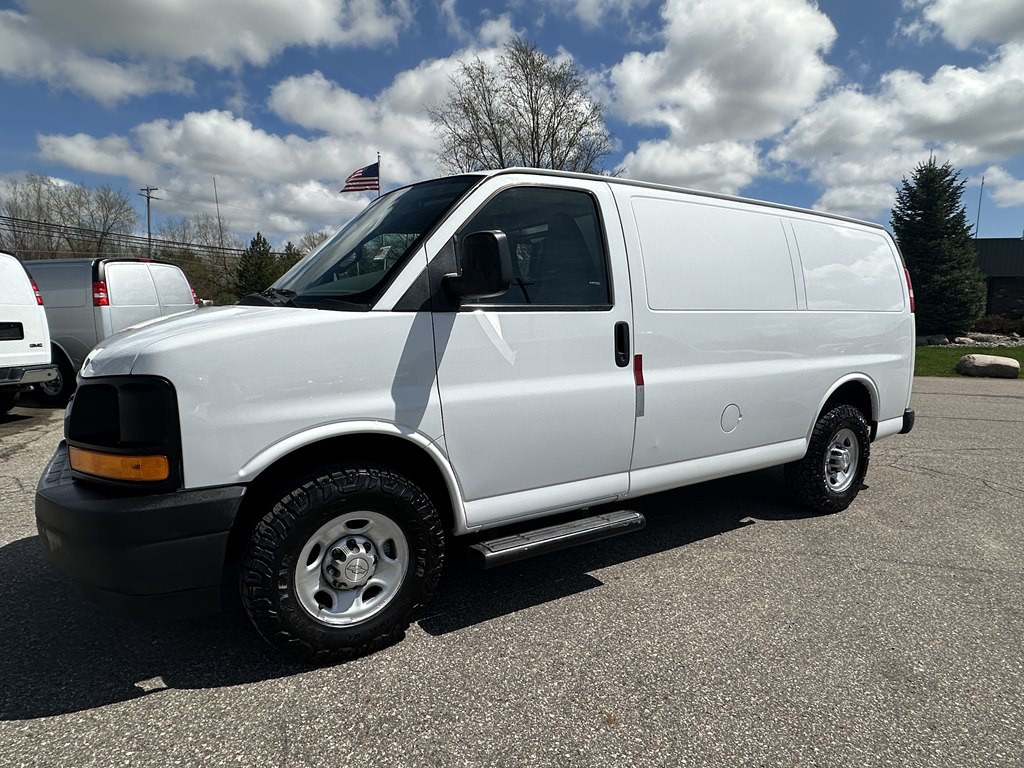 2017 Chevrolet Express Image 18