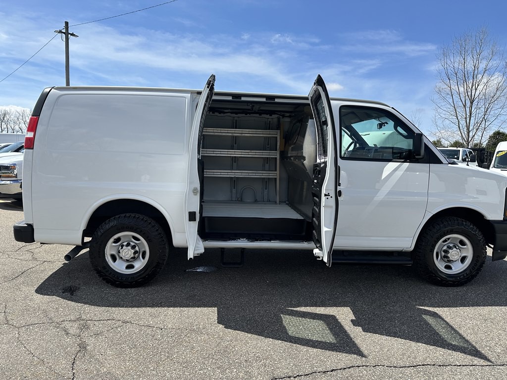2017 Chevrolet Express Image 19