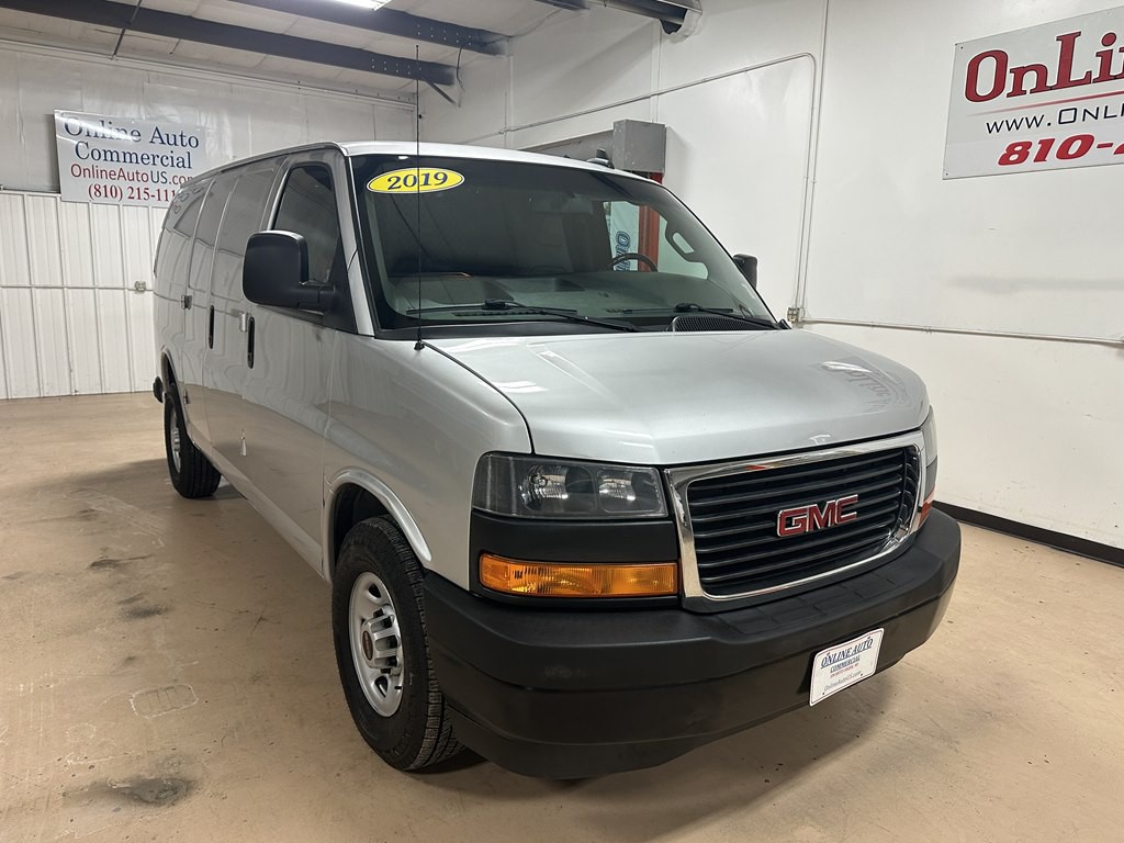 2019 GMC Savana Image 3