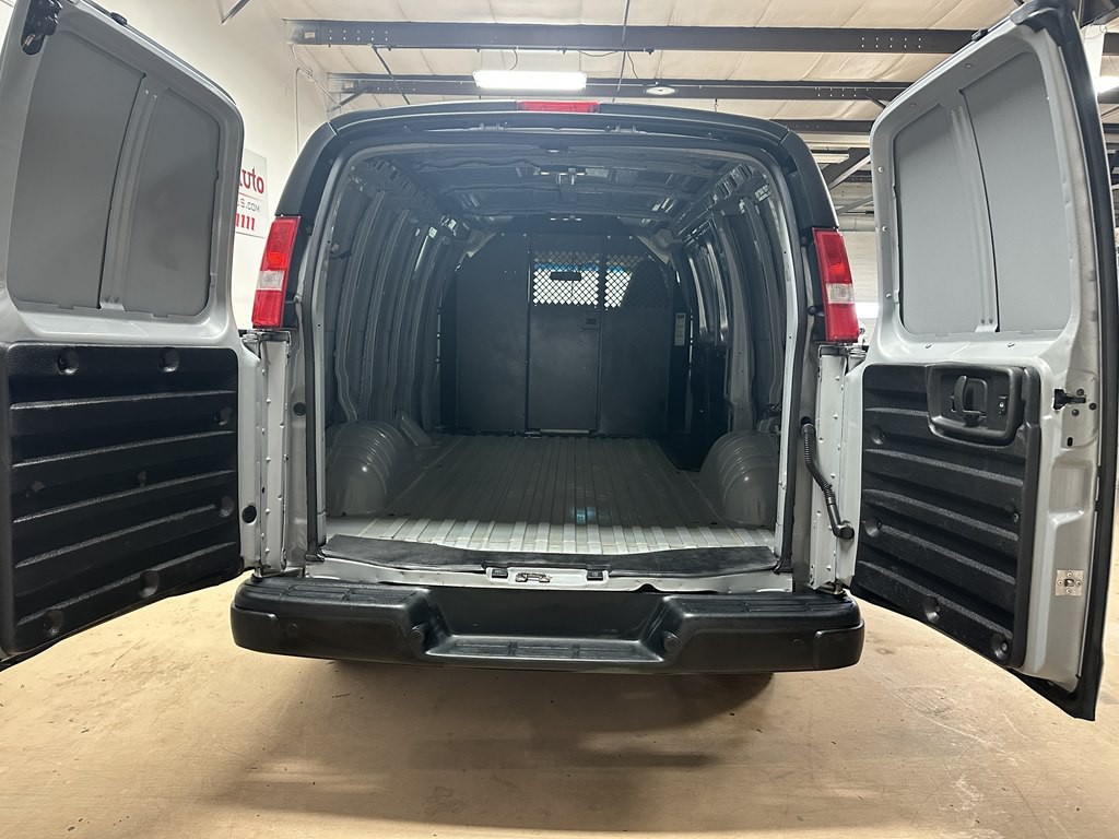 2019 GMC Savana Image 15