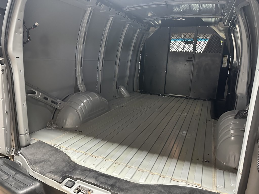 2019 GMC Savana Image 16