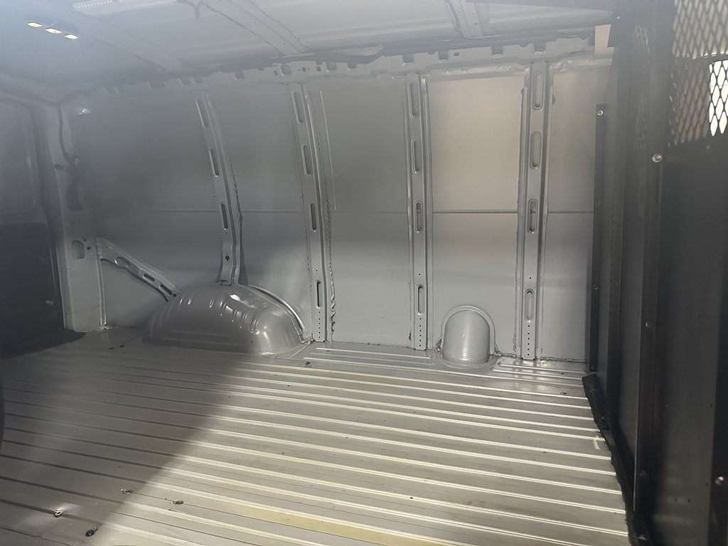 2019 GMC Savana Image 18