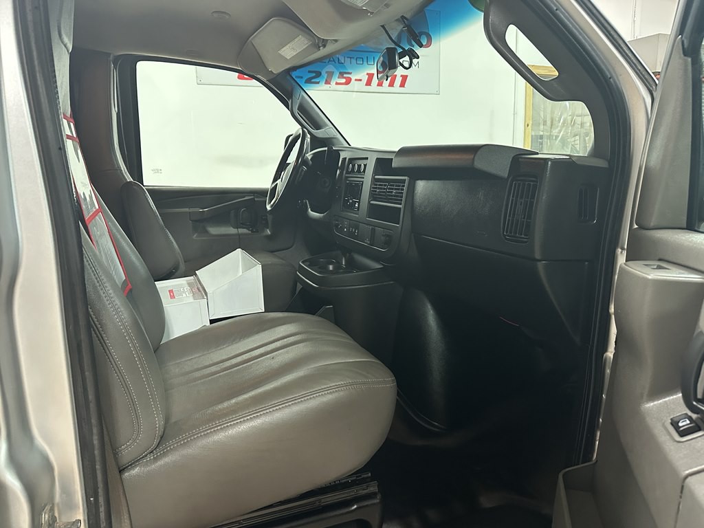 2019 GMC Savana Image 19