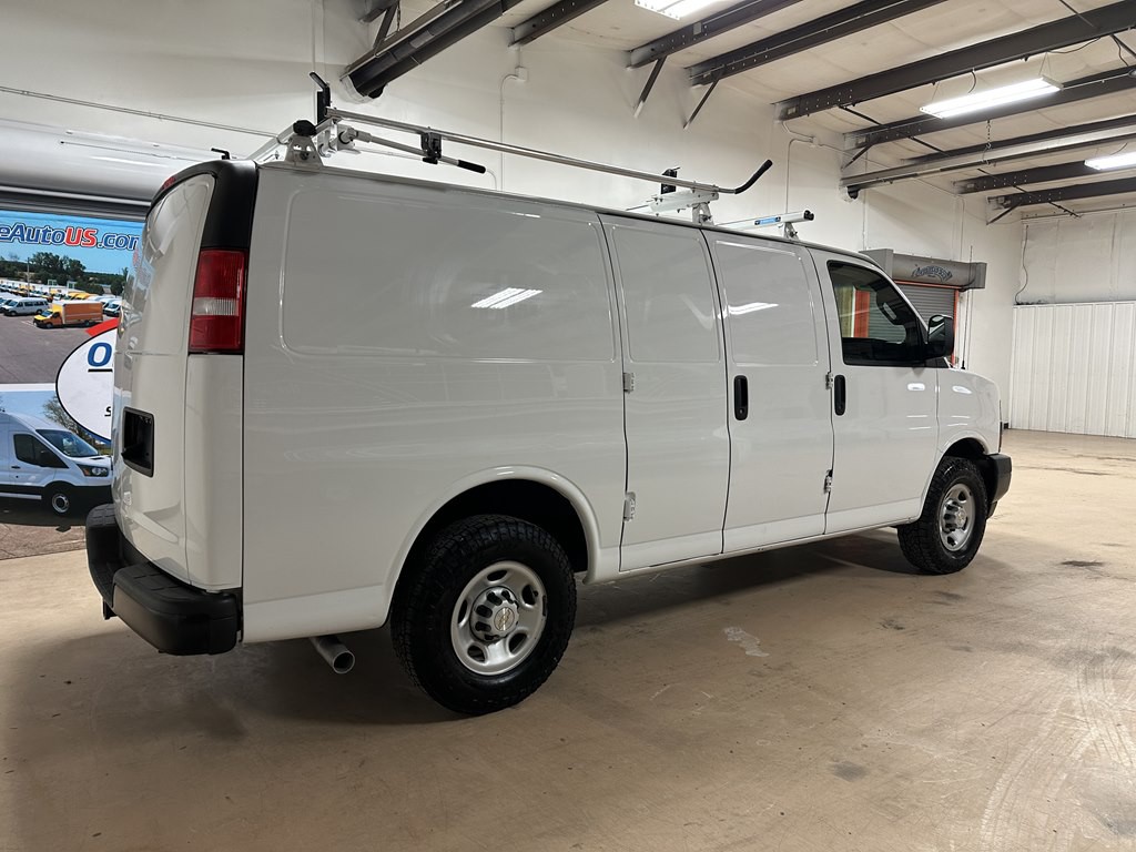 2022 Chevrolet Express Image 3