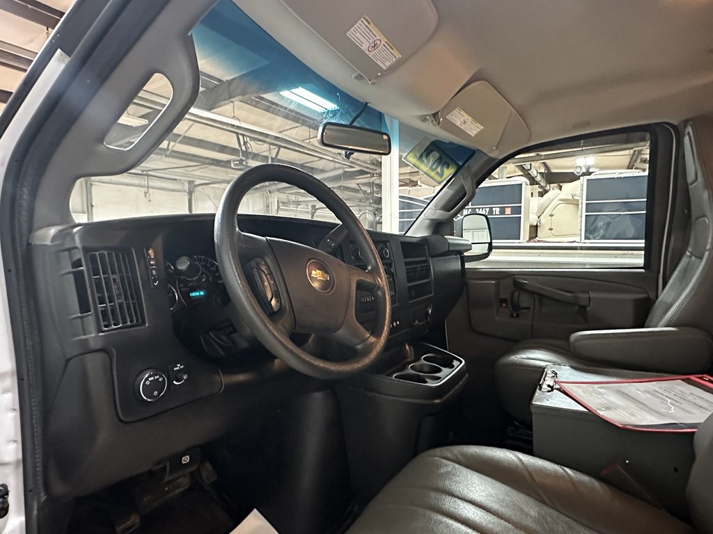 2022 Chevrolet Express Image 10