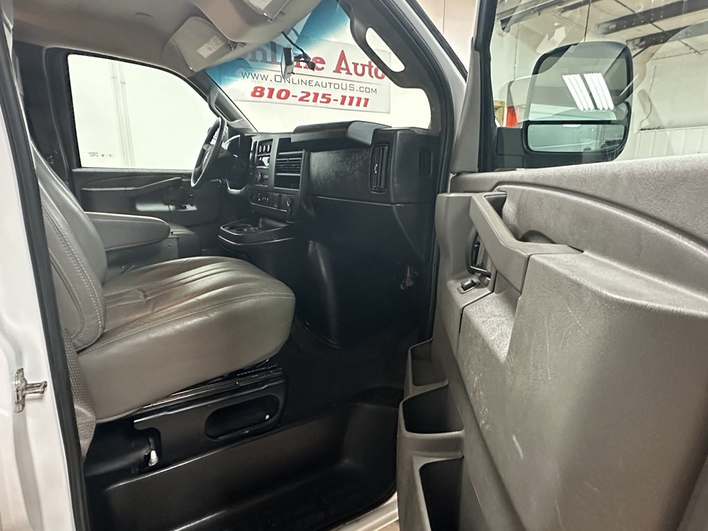 2022 Chevrolet Express Image 16