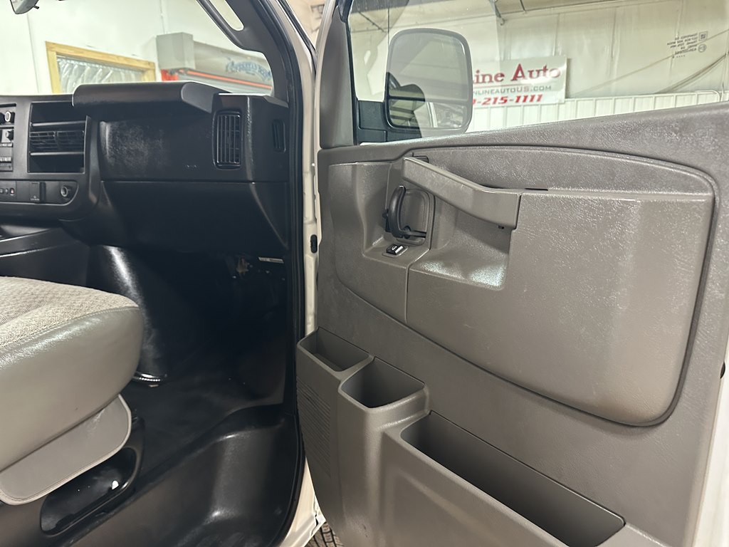 2019 GMC Savana Image 7