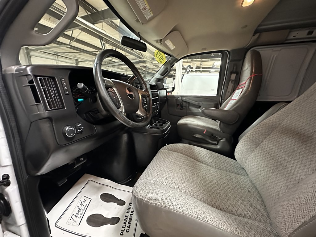 2019 GMC Savana Image 17
