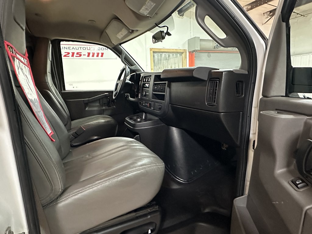 2020 GMC Savana Image 6