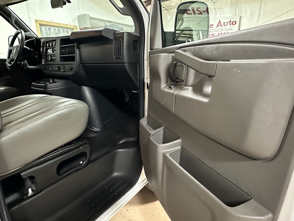 2020 GMC Savana Image 7