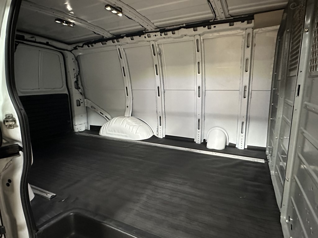 2020 GMC Savana Image 8