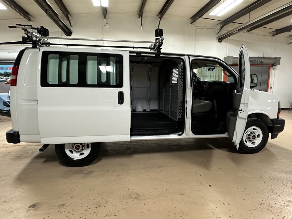 2020 GMC Savana Image 9