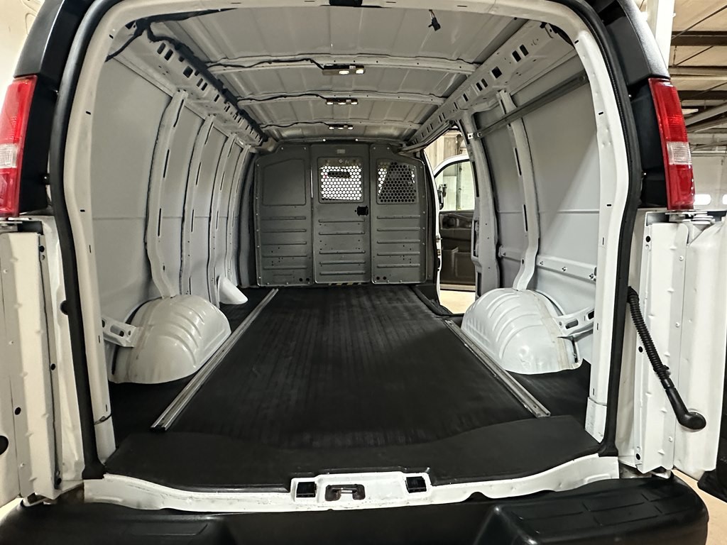 2020 GMC Savana Image 10