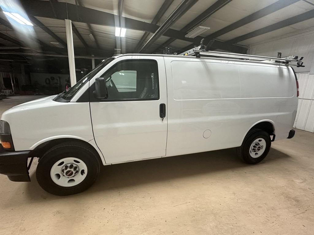2020 GMC Savana Image 3