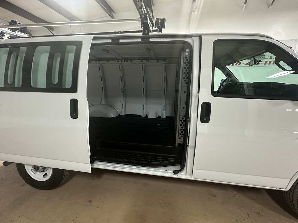 2020 GMC Savana Image 11