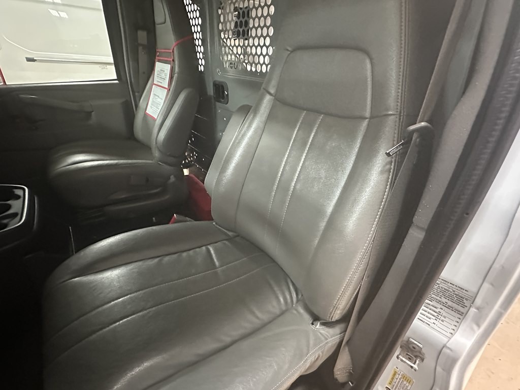 2020 GMC Savana Image 12