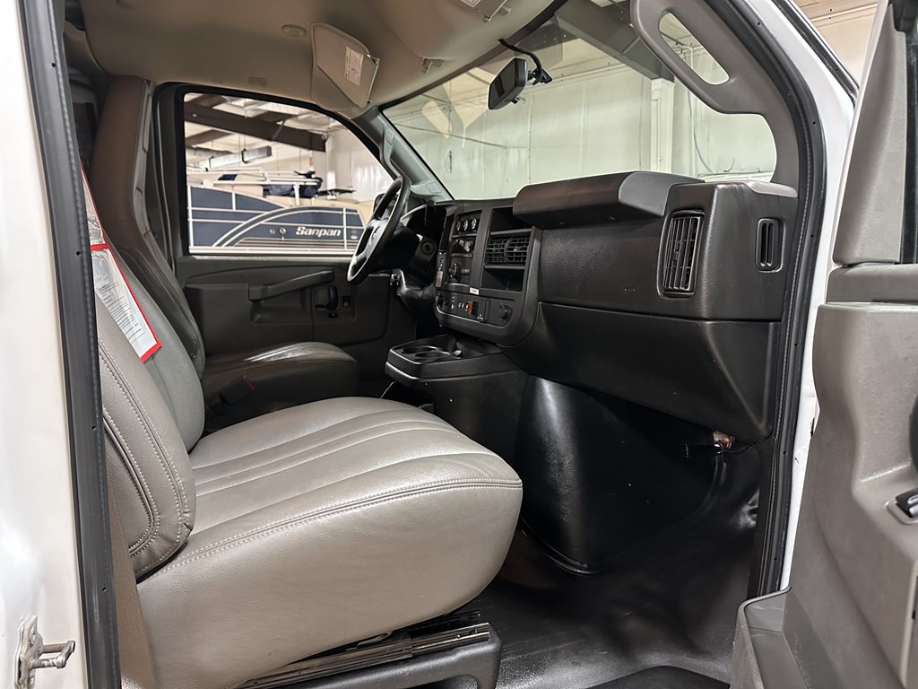 2020 GMC Savana Image 9