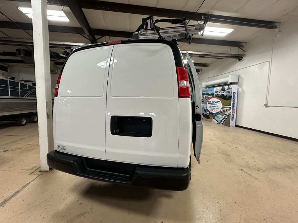 2020 GMC Savana Image 13